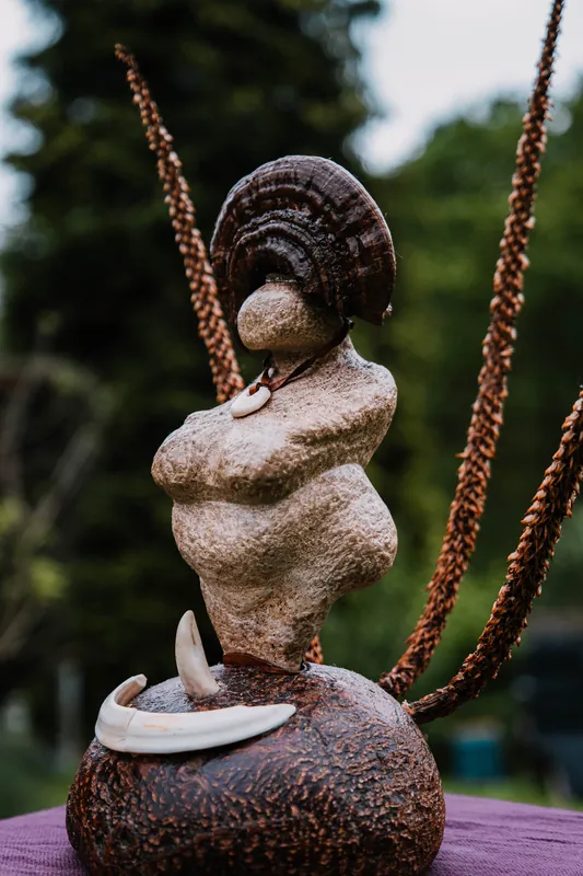 Venus con hongo · pieza ritual